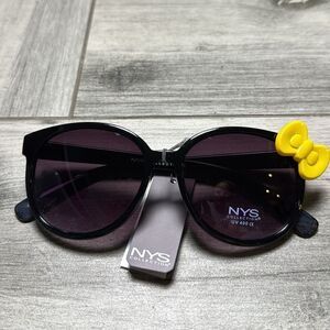 NYS Colllection Womens Hello Kitty Ribbon 100 UV Protection Sunglasses Black NWT
